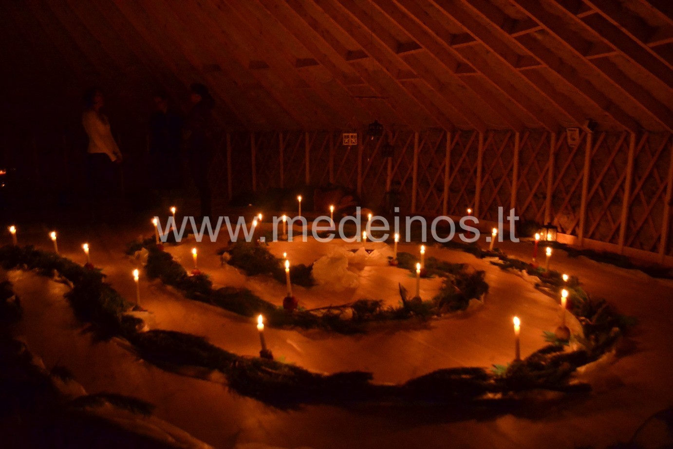 SENOVINIAI KŪČIŲ IR KALĖDŲ BURTAI