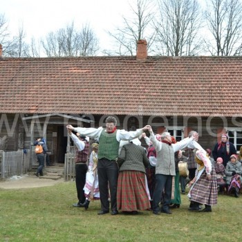 Velykiniai šokiai ir žaidimai